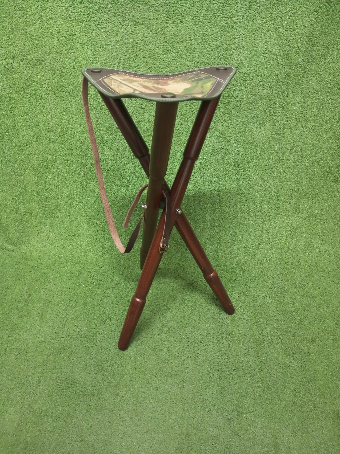 leather camping stool, leather stool, shooting stick, hunting stick, leather shooting stick, tripod camping stool